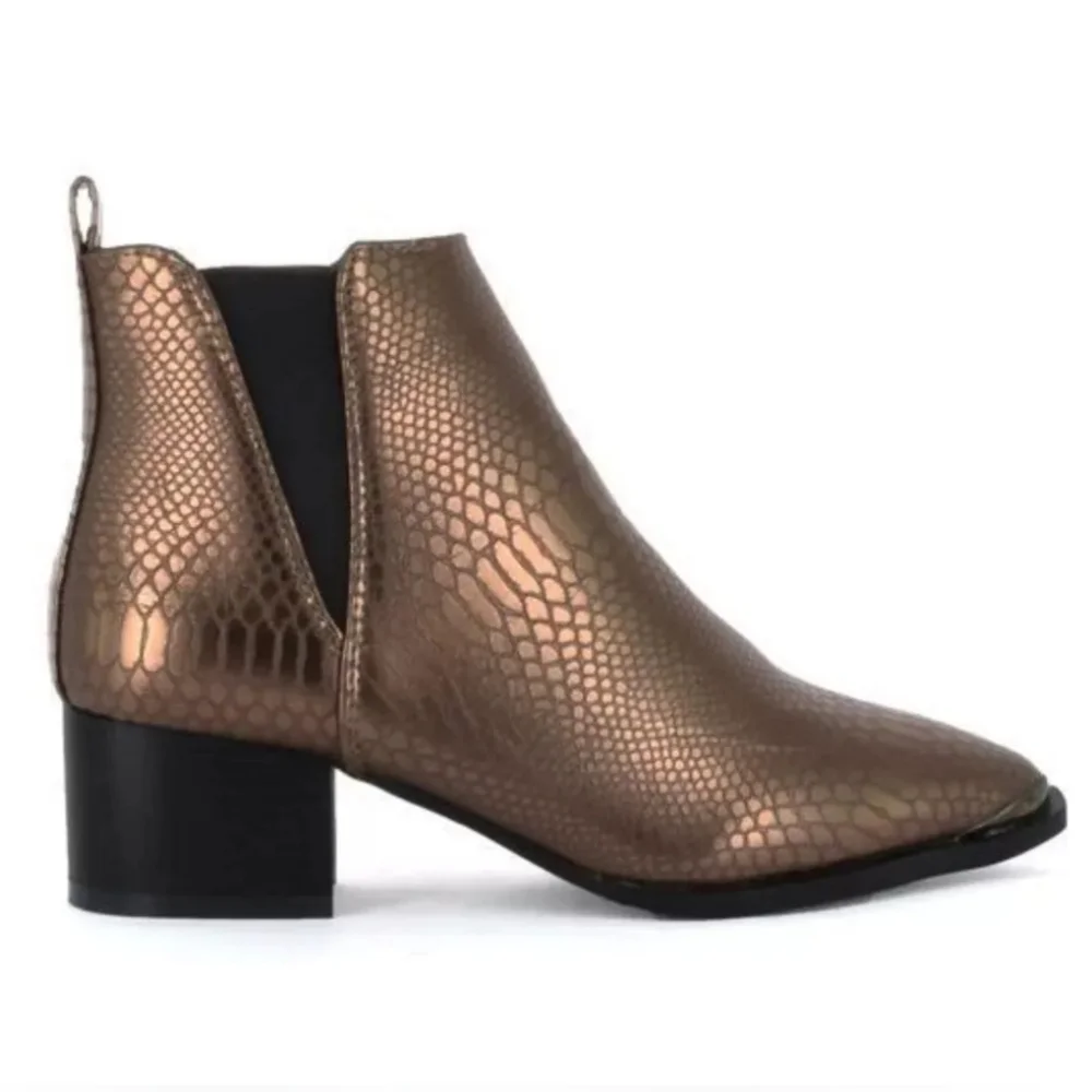 New Seven 7 Madison Python Boots Copper Tone Point Toe Chrome Accent Size 9.5